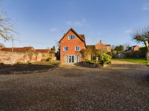 Side elevation- click for photo gallery